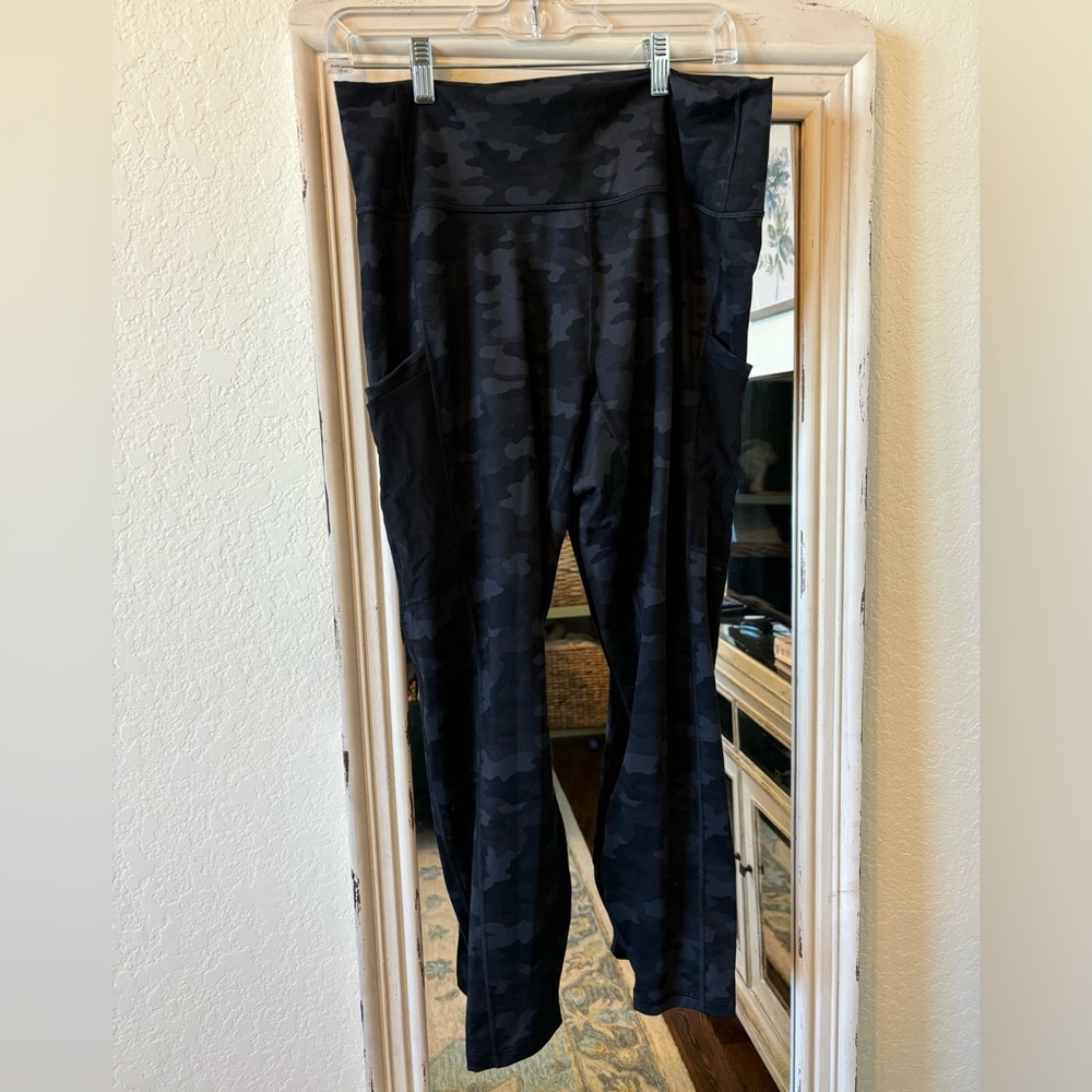 Fabletics black camo leggings